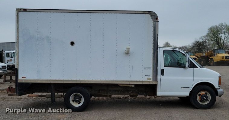 image for item DP1327 1997 Chevrolet Express G3500 box truck