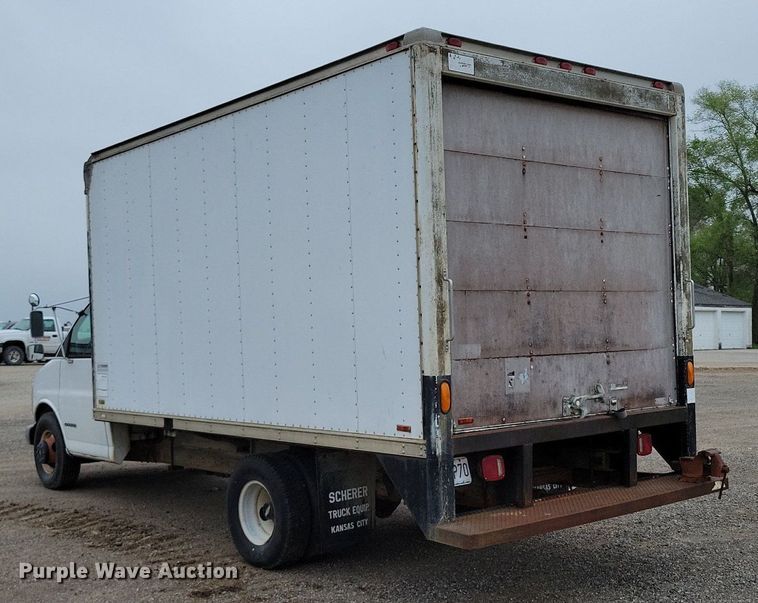 image for item DP1327 1997 Chevrolet Express G3500 box truck