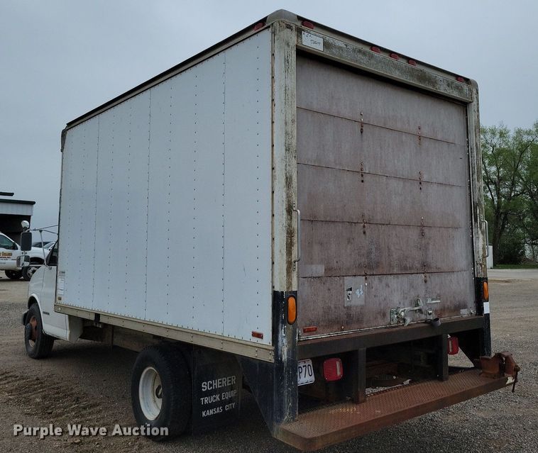 image for item DP1327 1997 Chevrolet Express G3500 box truck