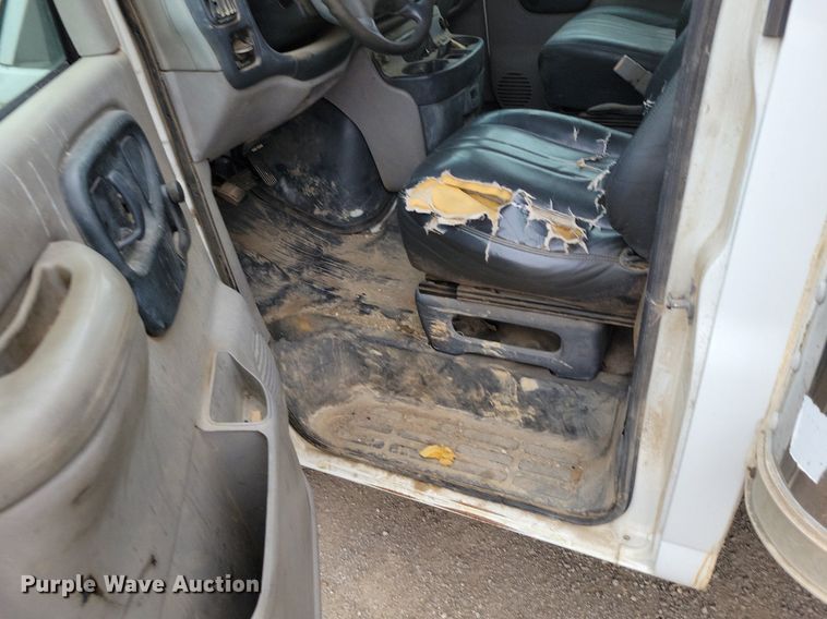 image for item DP1327 1997 Chevrolet Express G3500 box truck