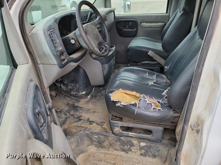 image for item DP1327 1997 Chevrolet Express G3500 box truck