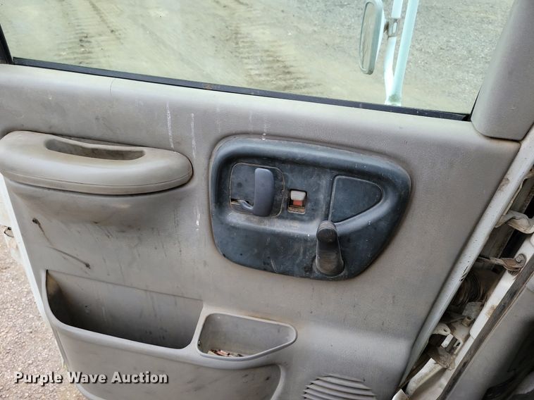 image for item DP1327 1997 Chevrolet Express G3500 box truck