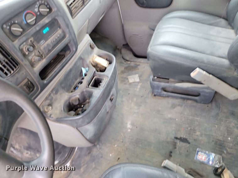 image for item DP1327 1997 Chevrolet Express G3500 box truck