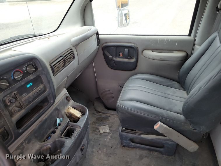 image for item DP1327 1997 Chevrolet Express G3500 box truck