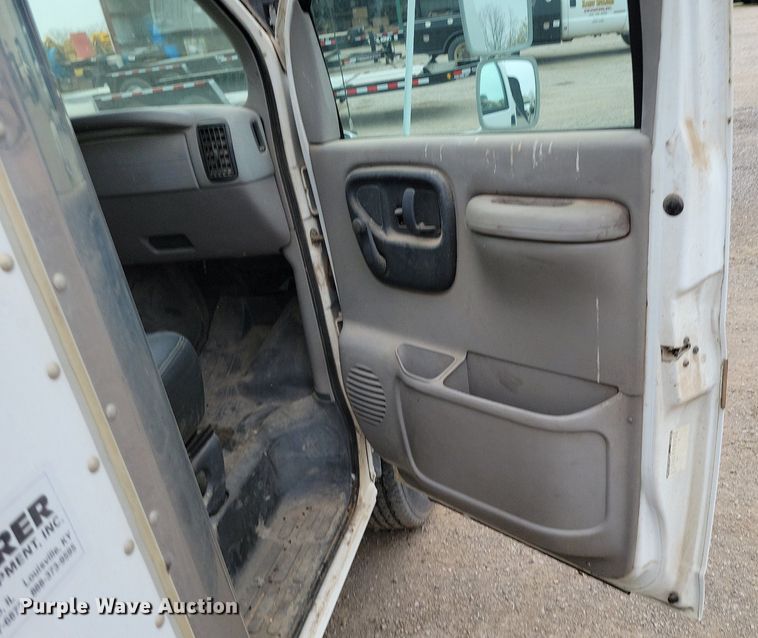 image for item DP1327 1997 Chevrolet Express G3500 box truck