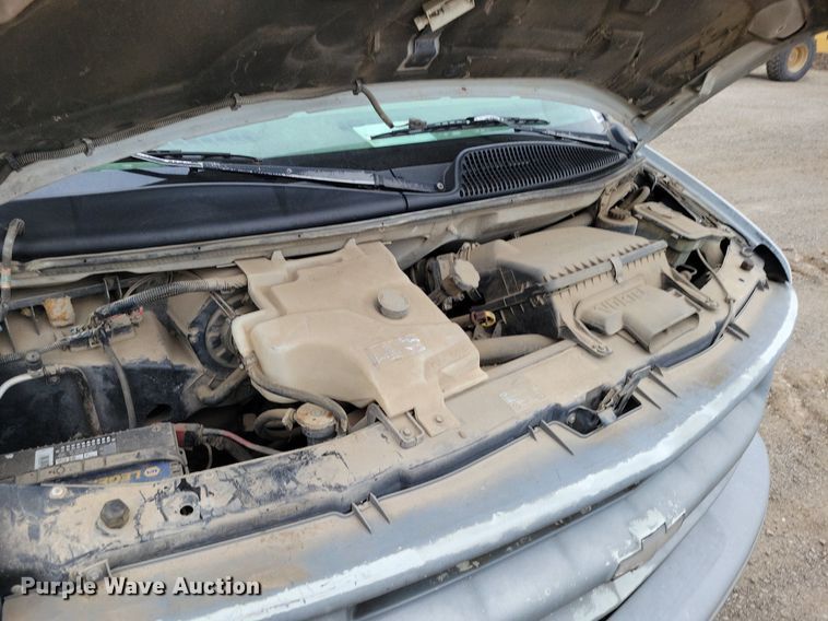 image for item DP1327 1997 Chevrolet Express G3500 box truck