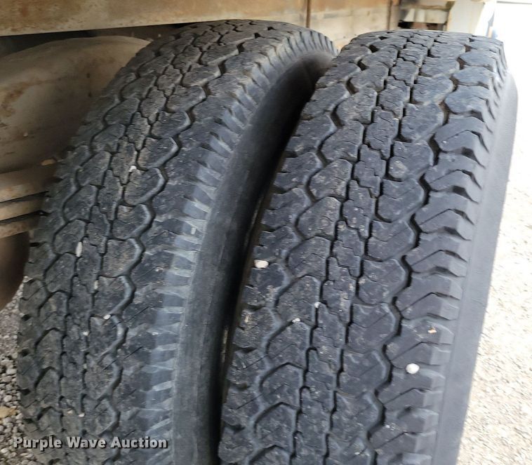 image for item DP1327 1997 Chevrolet Express G3500 box truck