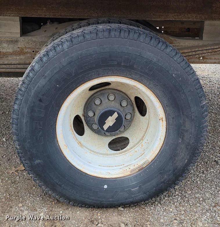 image for item DP1327 1997 Chevrolet Express G3500 box truck