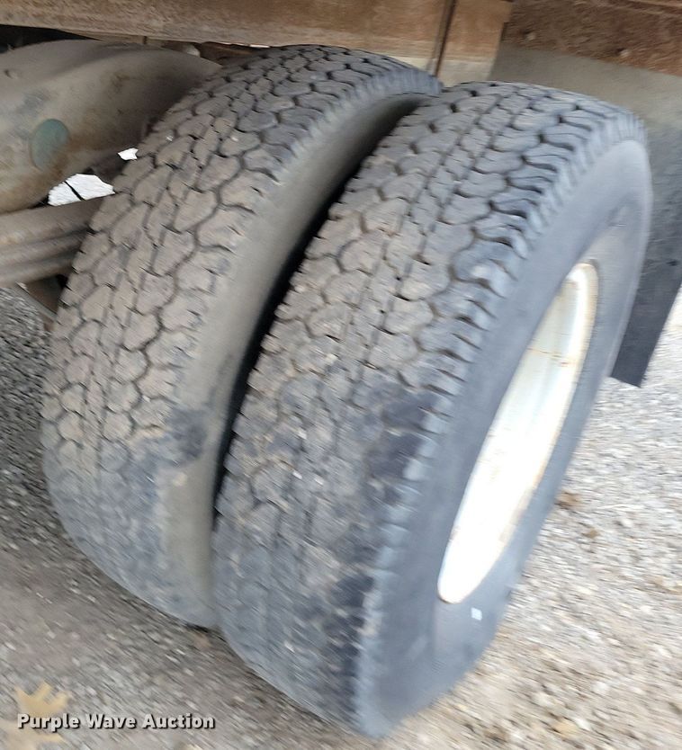 image for item DP1327 1997 Chevrolet Express G3500 box truck