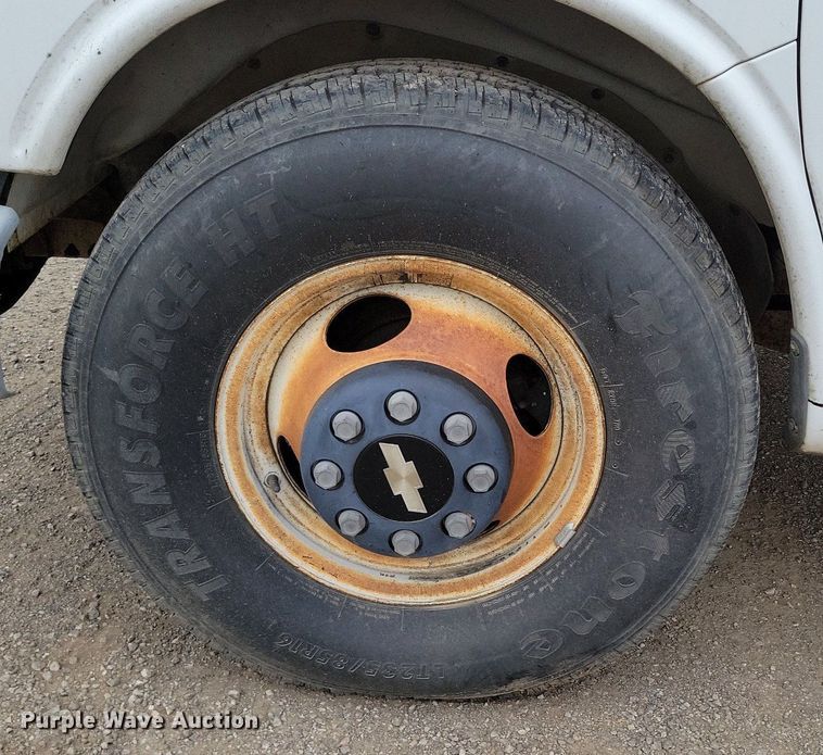 image for item DP1327 1997 Chevrolet Express G3500 box truck