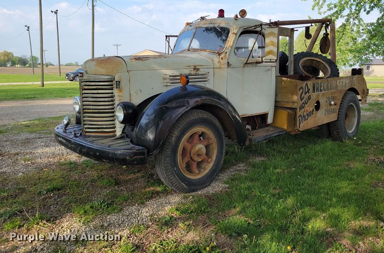 image for item DP1342 1946 International tow truck