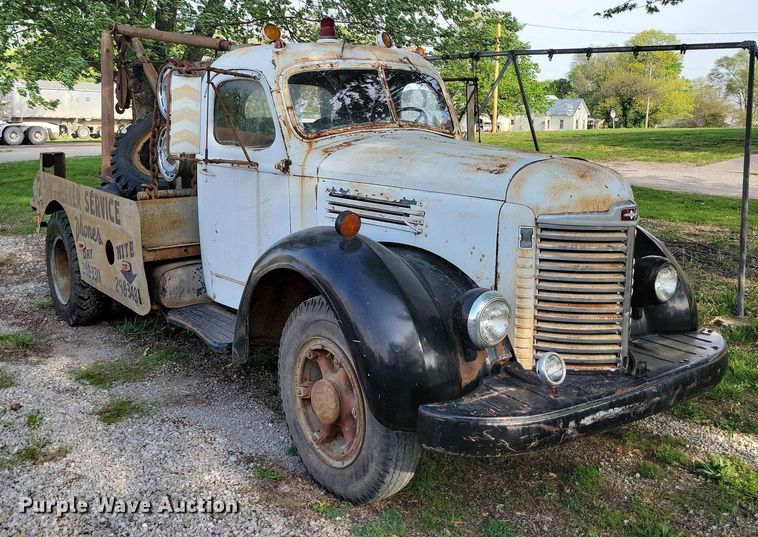 image for item DP1342 1946 International tow truck
