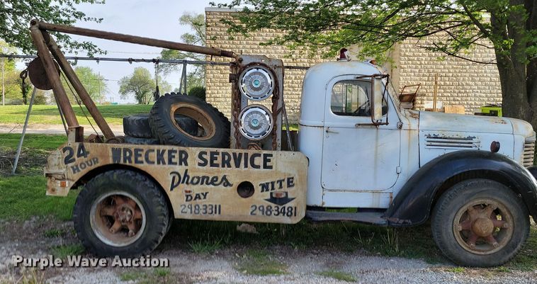 image for item DP1342 1946 International tow truck