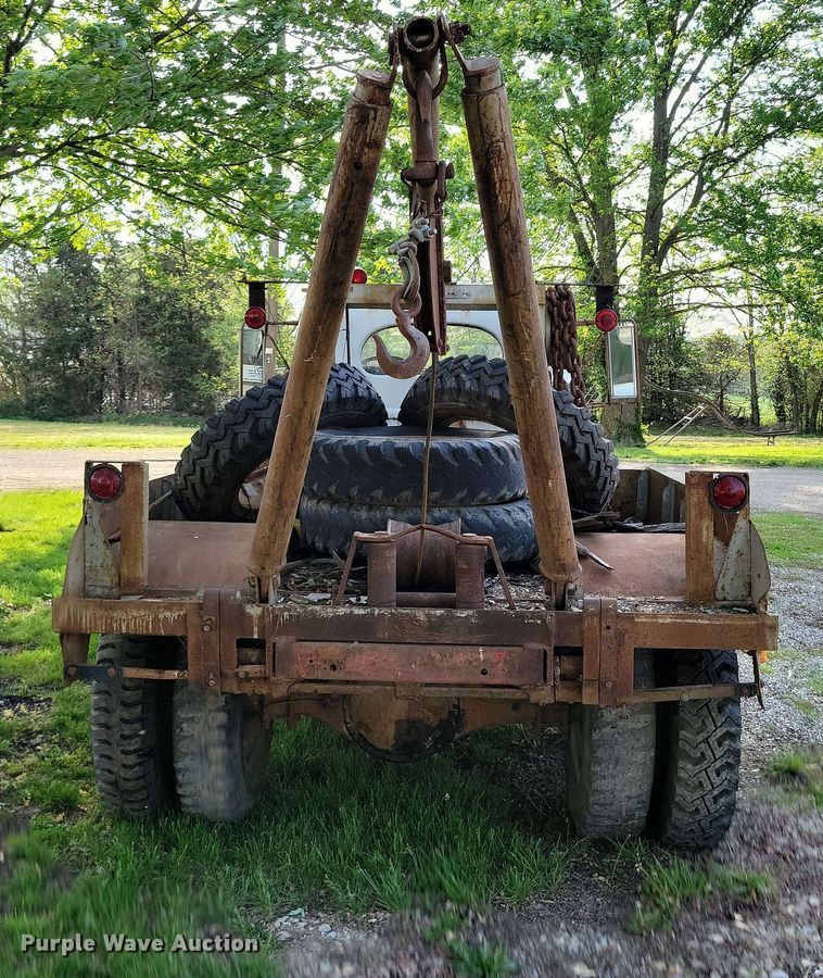 image for item DP1342 1946 International tow truck