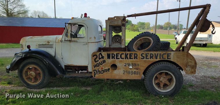image for item DP1342 1946 International tow truck