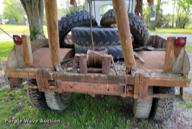 image for item DP1342 1946 International tow truck