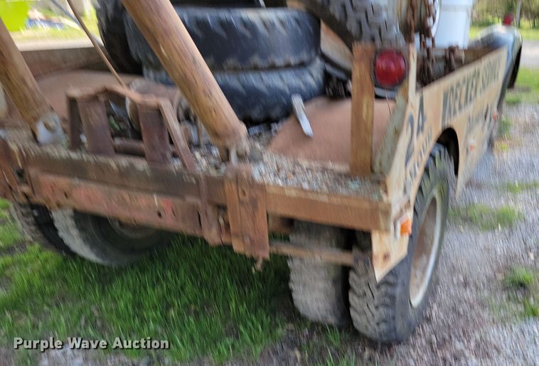 image for item DP1342 1946 International tow truck