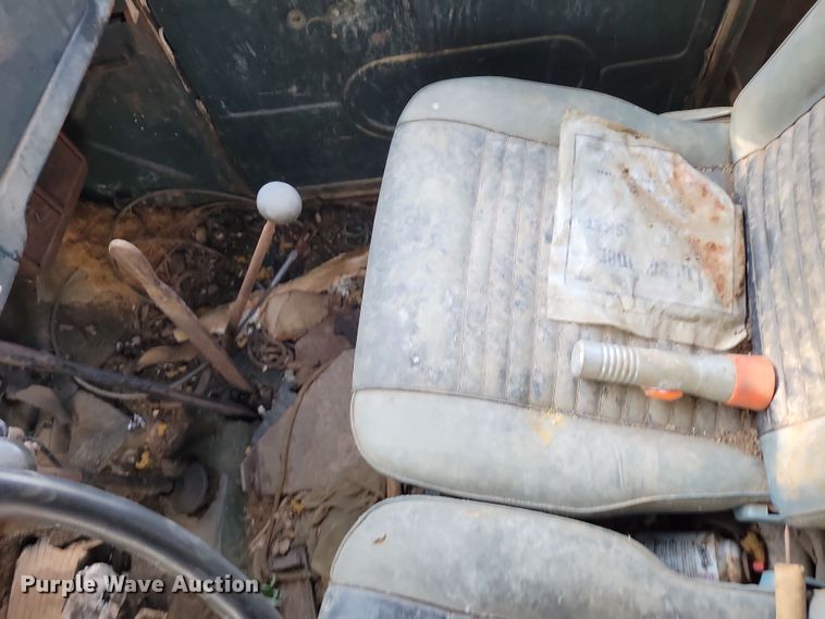 image for item DP1342 1946 International tow truck