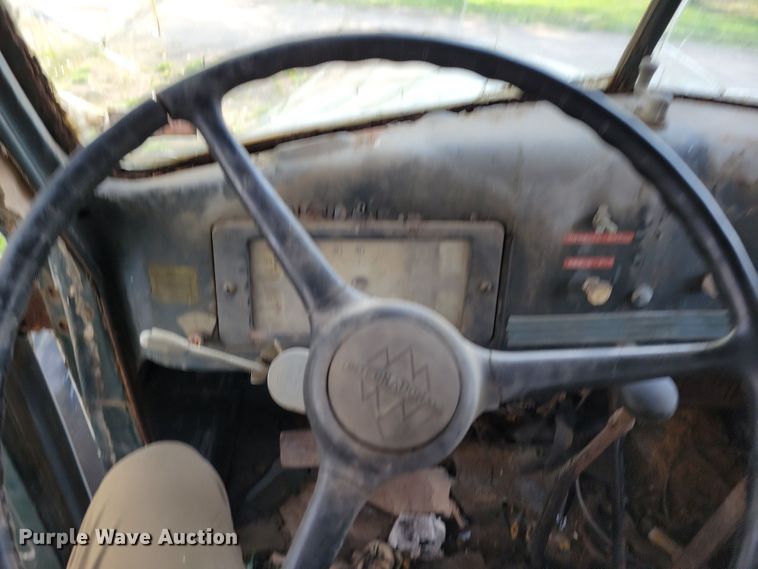 image for item DP1342 1946 International tow truck