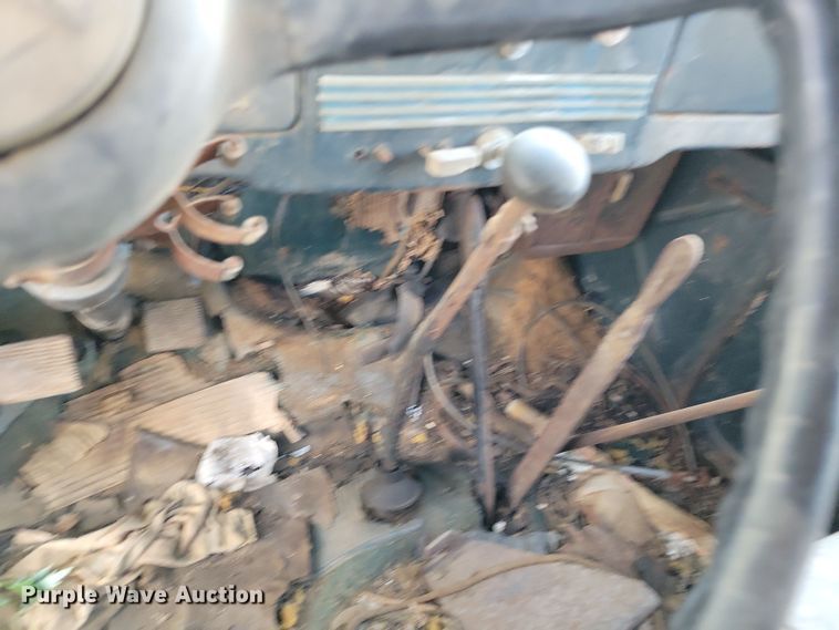 image for item DP1342 1946 International tow truck