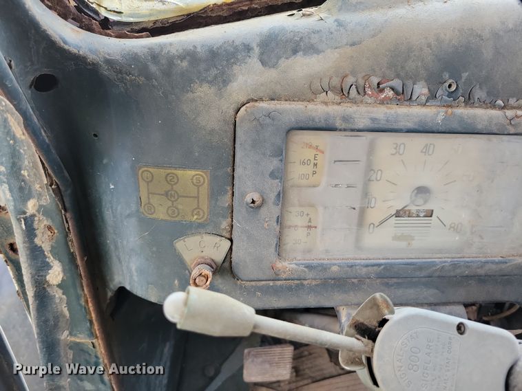 image for item DP1342 1946 International tow truck