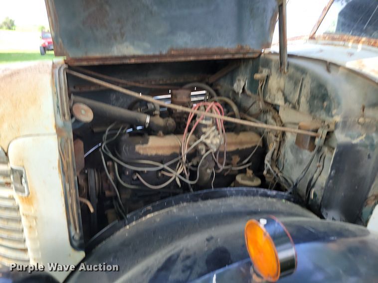 image for item DP1342 1946 International tow truck