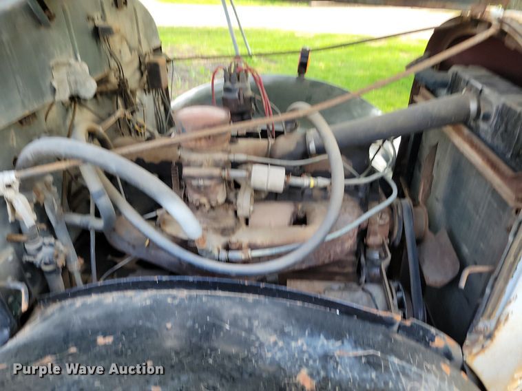 image for item DP1342 1946 International tow truck