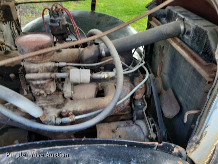 image for item DP1342 1946 International tow truck