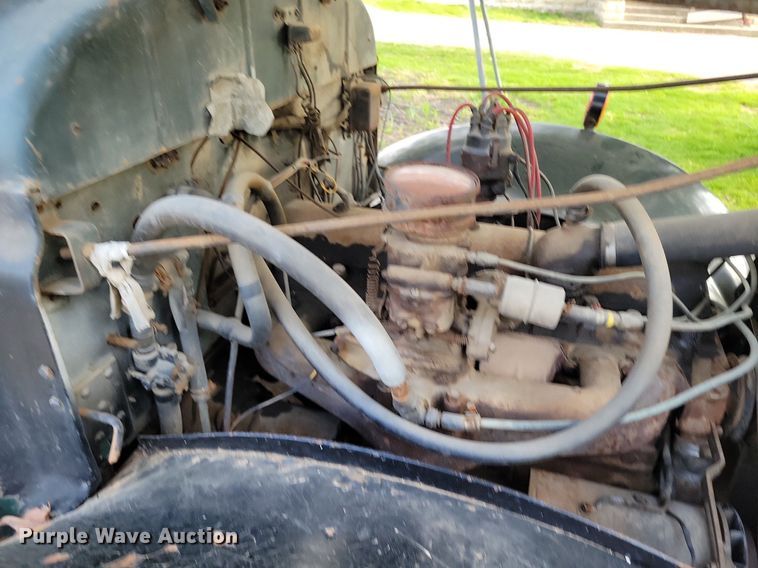 image for item DP1342 1946 International tow truck