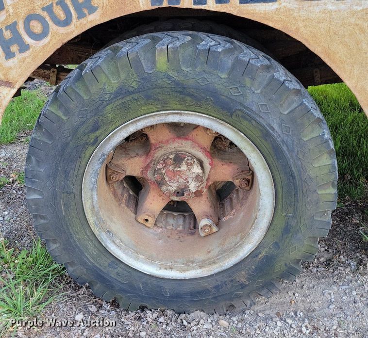 image for item DP1342 1946 International tow truck