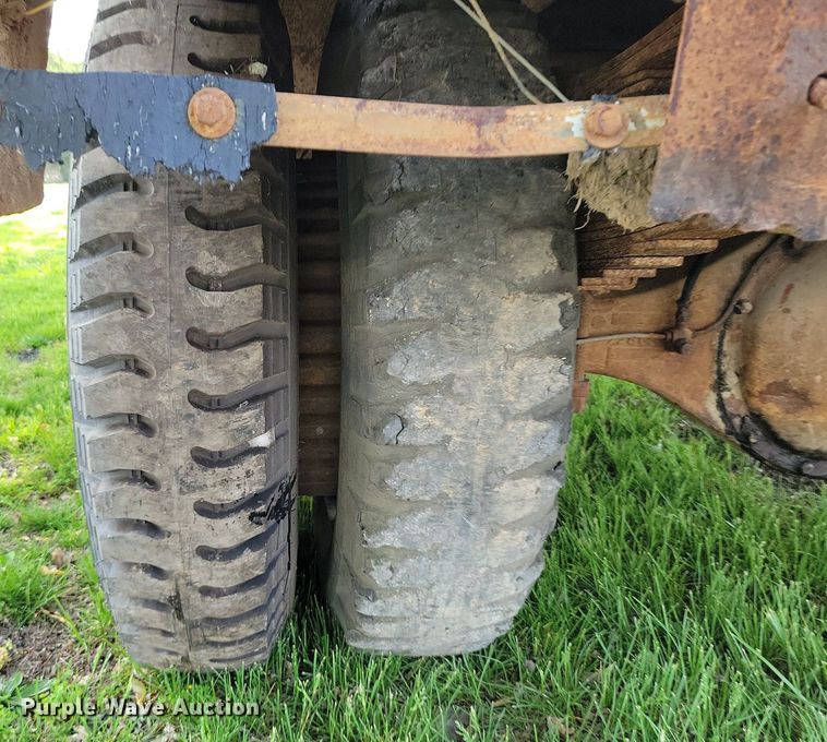 image for item DP1342 1946 International tow truck