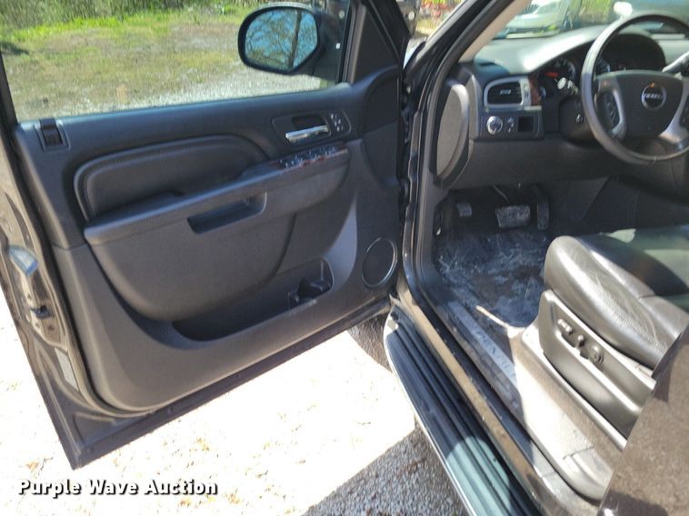 image for item DP1347 2011 GMC Yukon Denali XL SUV