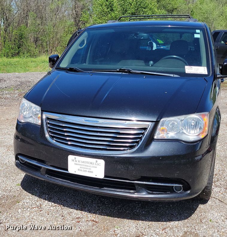 image for item DP1349 2014 Chrysler Town and Country van