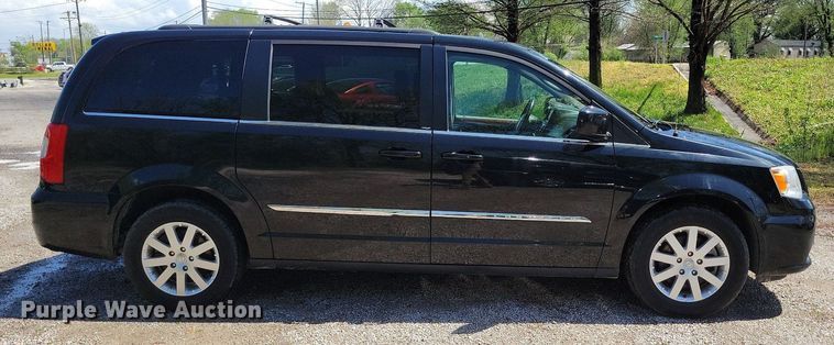 image for item DP1349 2014 Chrysler Town and Country van