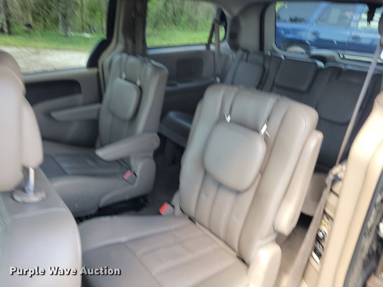 image for item DP1349 2014 Chrysler Town and Country van