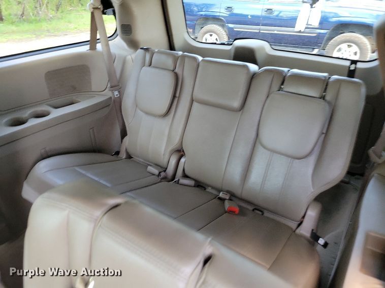 image for item DP1349 2014 Chrysler Town and Country van