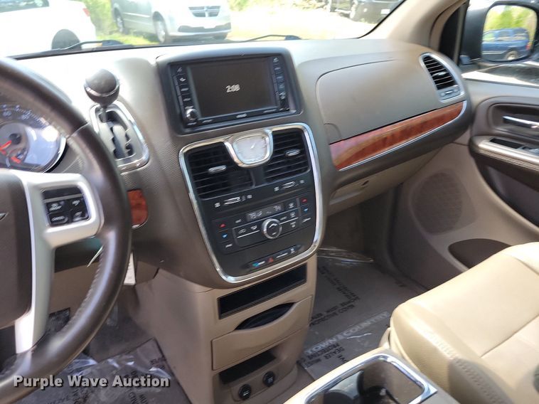 image for item DP1349 2014 Chrysler Town and Country van