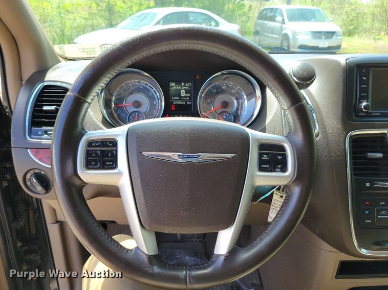 image for item DP1349 2014 Chrysler Town and Country van