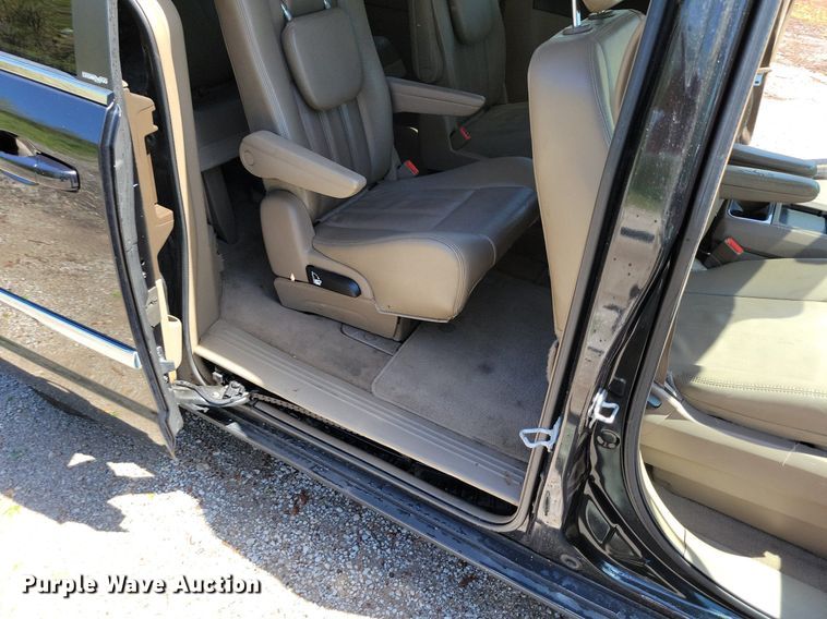 image for item DP1349 2014 Chrysler Town and Country van