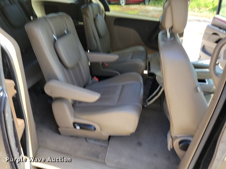 image for item DP1349 2014 Chrysler Town and Country van