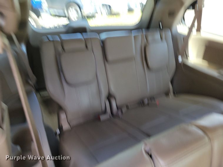 image for item DP1349 2014 Chrysler Town and Country van