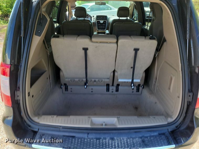 image for item DP1349 2014 Chrysler Town and Country van