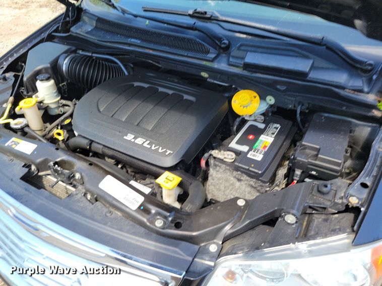 image for item DP1349 2014 Chrysler Town and Country van