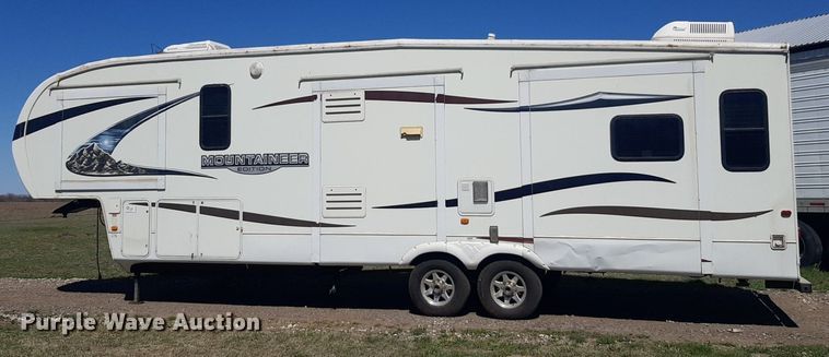 image for item DP2787 2010 Keystone Montana Mountaineer Edition camper