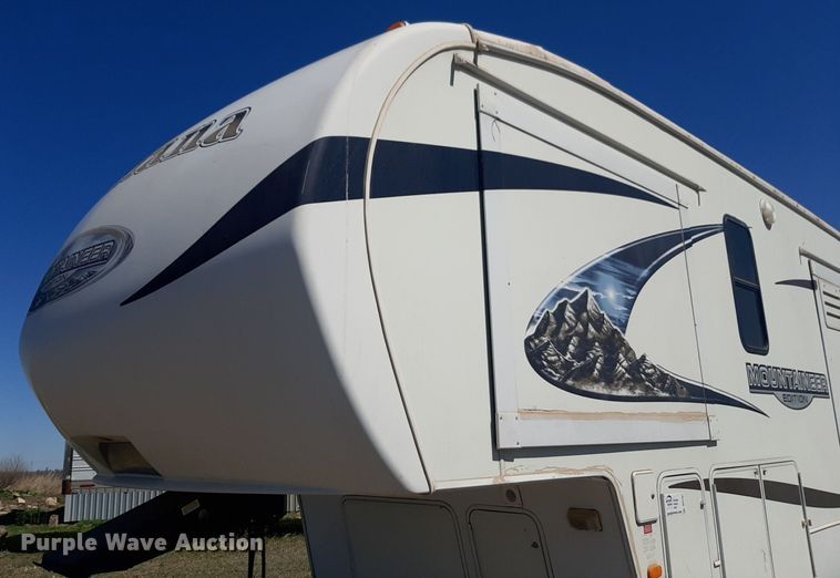 image for item DP2787 2010 Keystone Montana Mountaineer Edition camper