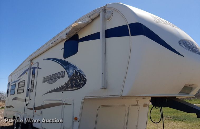 image for item DP2787 2010 Keystone Montana Mountaineer Edition camper