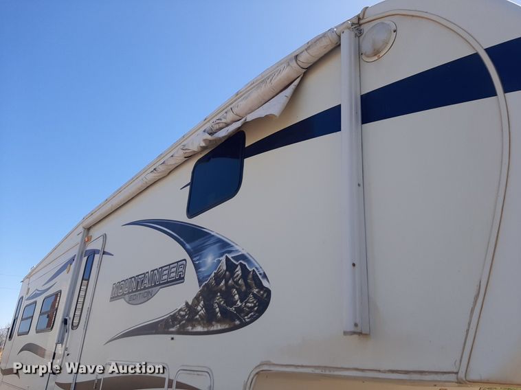 image for item DP2787 2010 Keystone Montana Mountaineer Edition camper