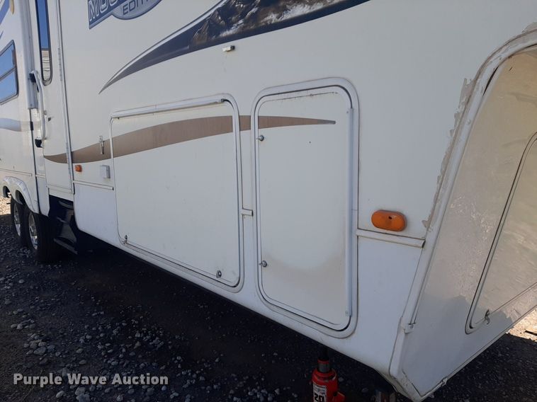 image for item DP2787 2010 Keystone Montana Mountaineer Edition camper