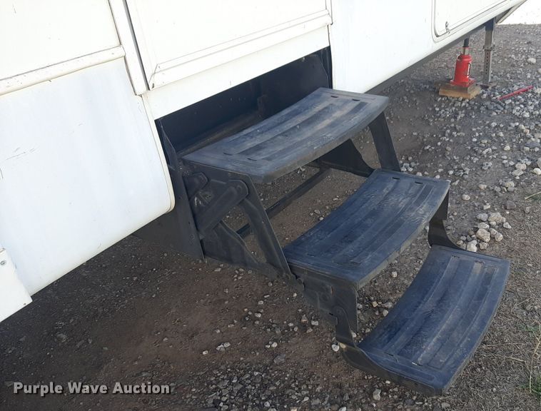 image for item DP2787 2010 Keystone Montana Mountaineer Edition camper