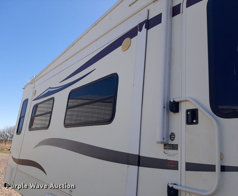 image for item DP2787 2010 Keystone Montana Mountaineer Edition camper